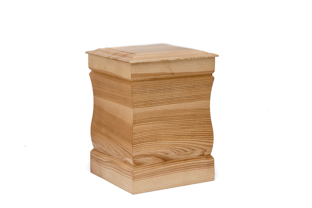 KU3 WOODEN URN